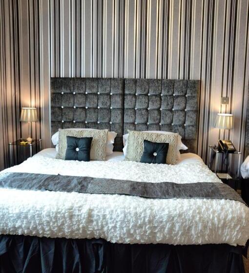 패밀리 룸, The Hotel Commodore