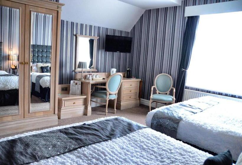 패밀리 룸, The Hotel Commodore