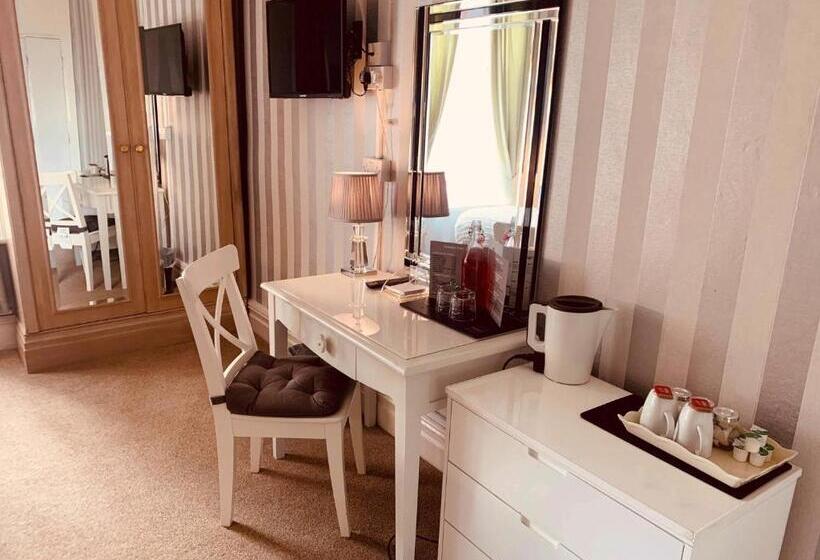 기본룸, The Hotel Commodore