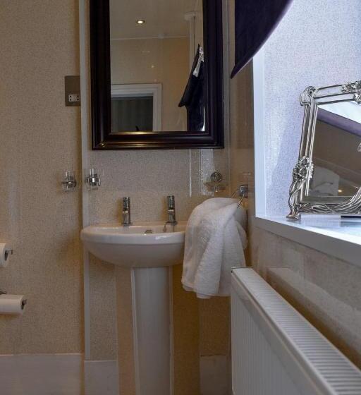 스위트, The Hotel Commodore