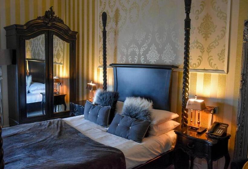 스위트, The Hotel Commodore