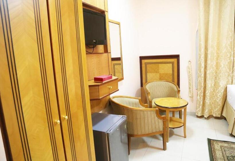 اتاق استاندارد سه نفره, Riyadh Al Deafah