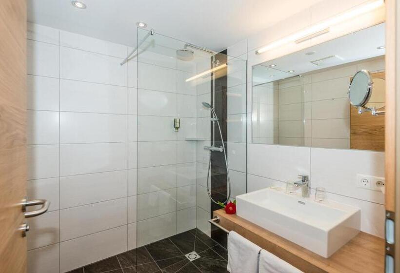 סוויטה עם מרפסת, Lindenhof