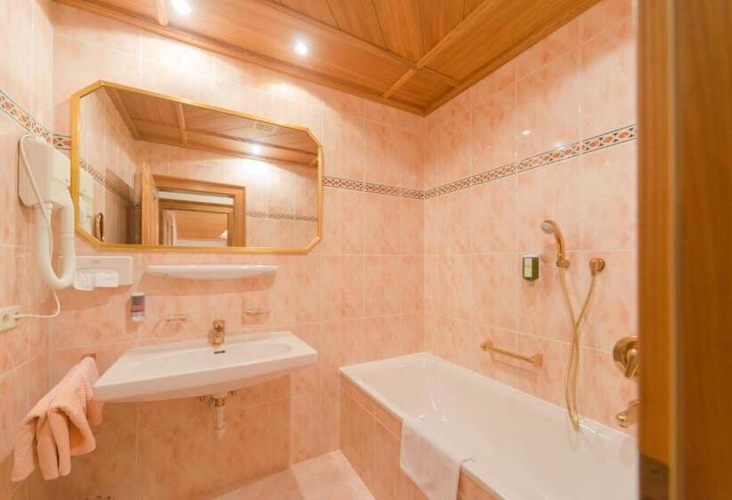 דירת שני חדרים, Lindenhof