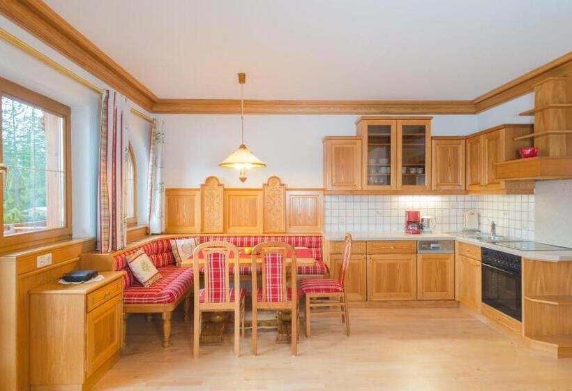 דירת שני חדרים, Lindenhof