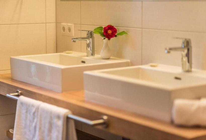 מיטת קינג בסוויטה, Lindenhof