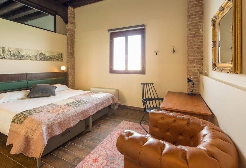 اتاق لوکس با تخت بزرگ, Generator Venice