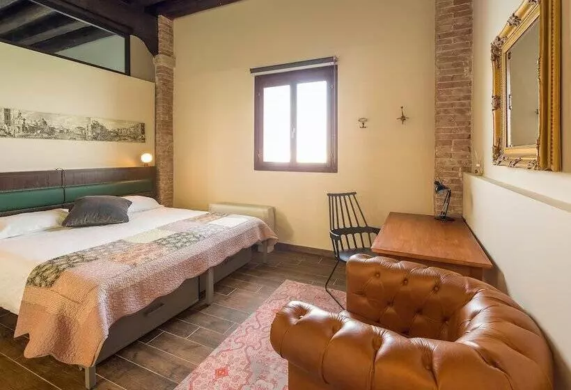 اتاق لوکس با تخت بزرگ, Generator Venice