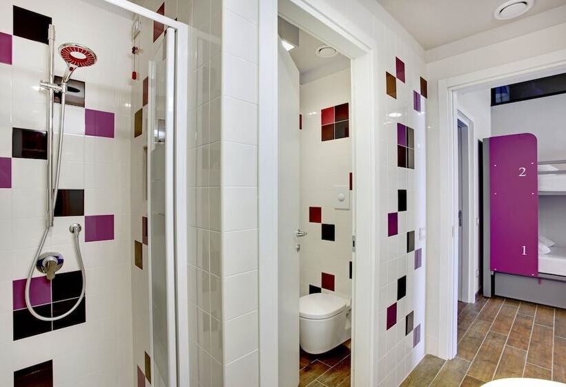 اتاق خانوادگی, Generator Venice