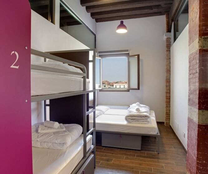 اتاق خانوادگی, Generator Venice