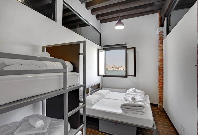 اتاق خانوادگی, Generator Venice