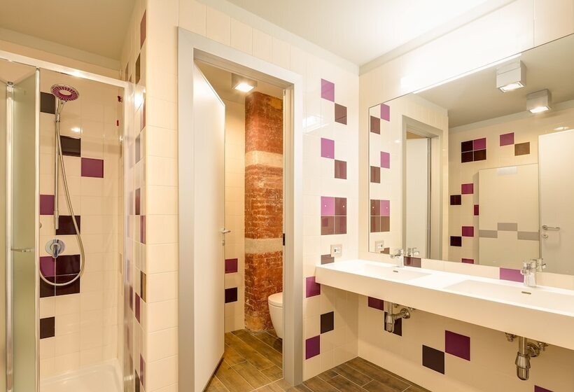 تختخواب در اتاق مشترک, Generator Venice