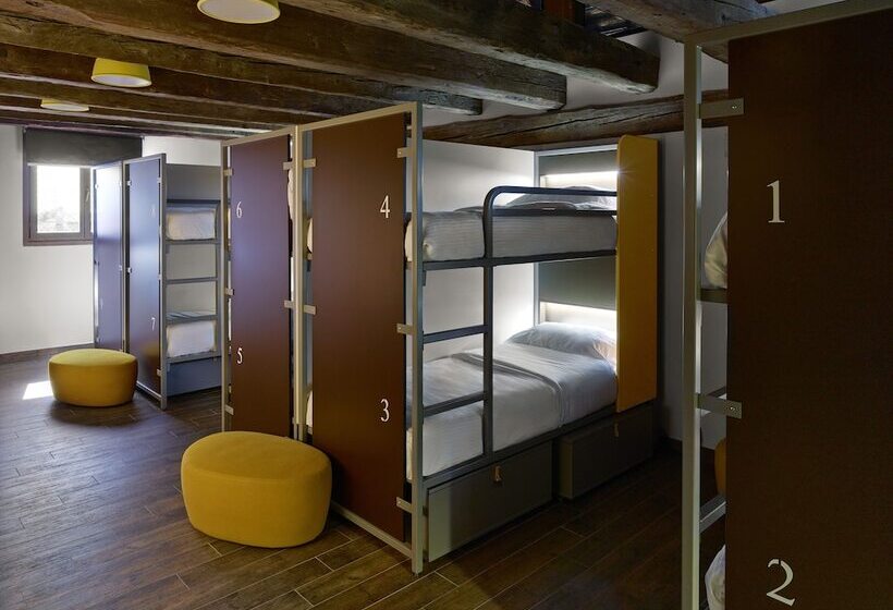 تختخواب در اتاق مشترک, Generator Venice