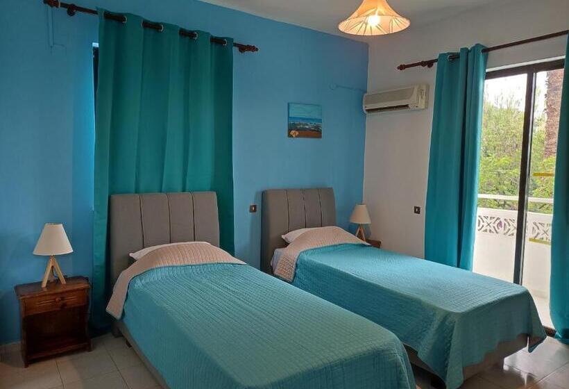 اتاق سوپریور با چشم‌انداز باغ, Dolphin Apartments
