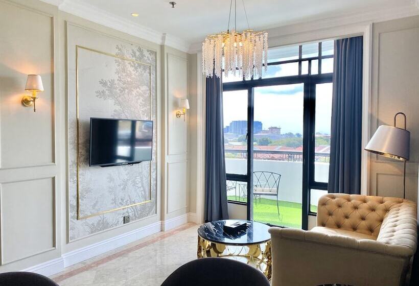 جناح, Grand Eska Hotel & Suites Batam