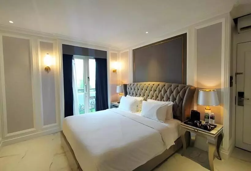 キングサイズベッドのスーペリアルーム, Grand Eska Hotel & Suites Batam