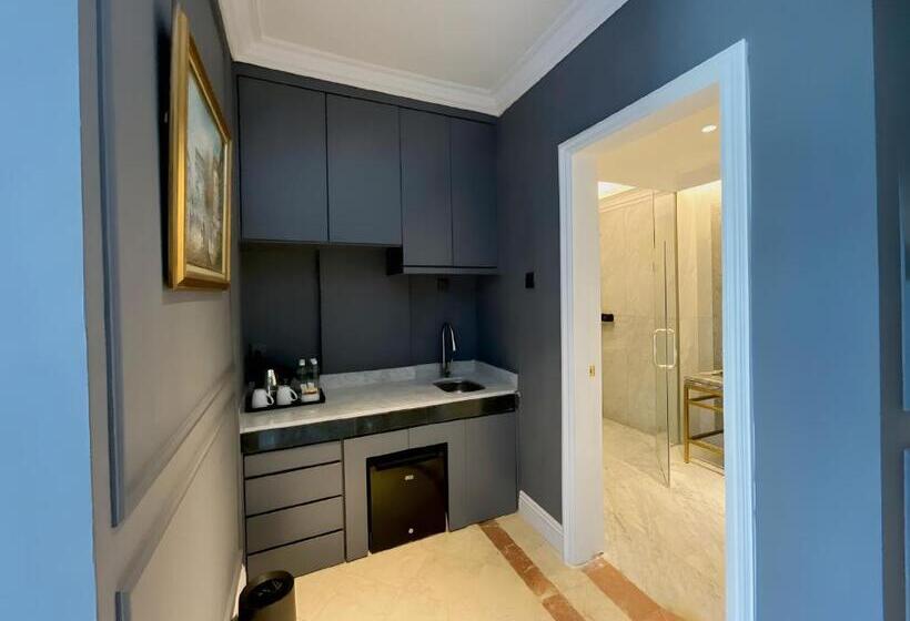 جناح, Grand Eska Hotel & Suites Batam