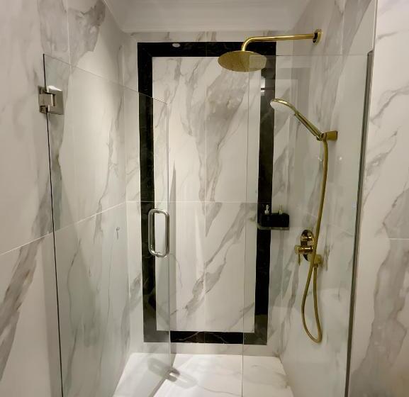 جناح, Grand Eska Hotel & Suites Batam