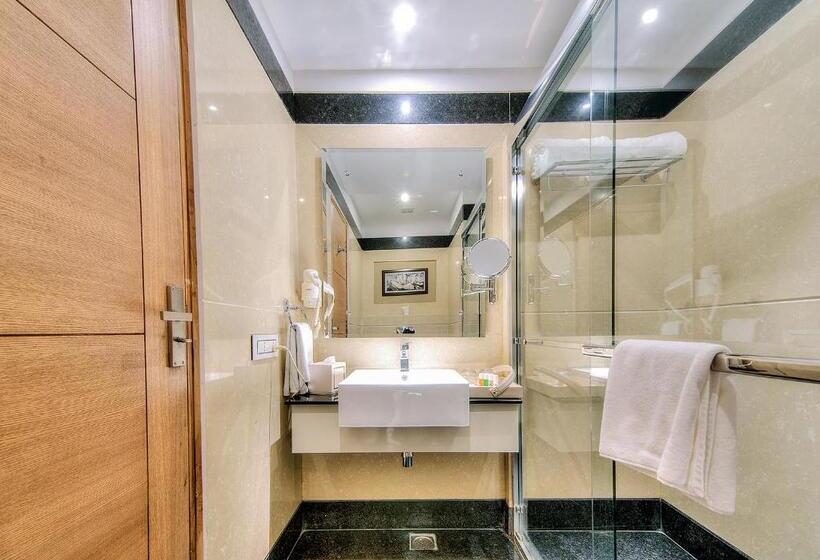 سوئیت رویال, Best Western Summerlea