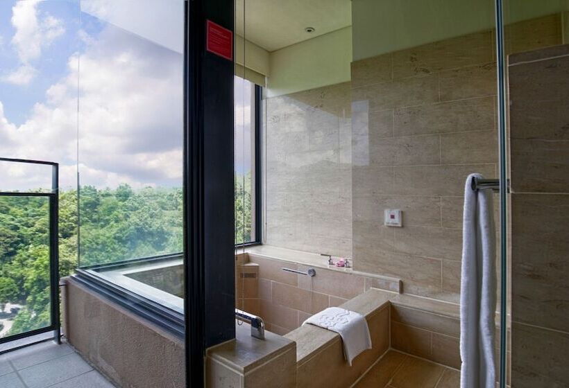 Premium room w/ mountain view, Fleur De Chine