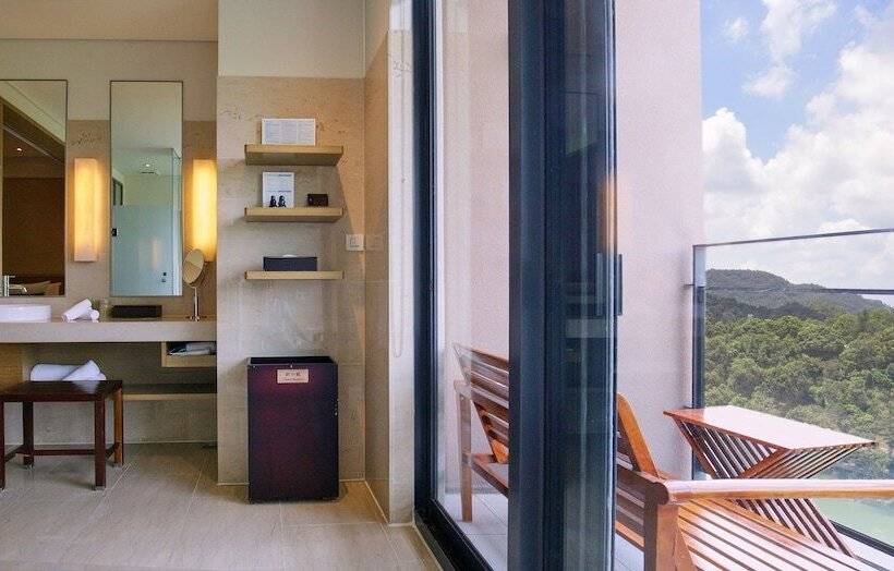 Premium room w/ mountain view, Fleur De Chine