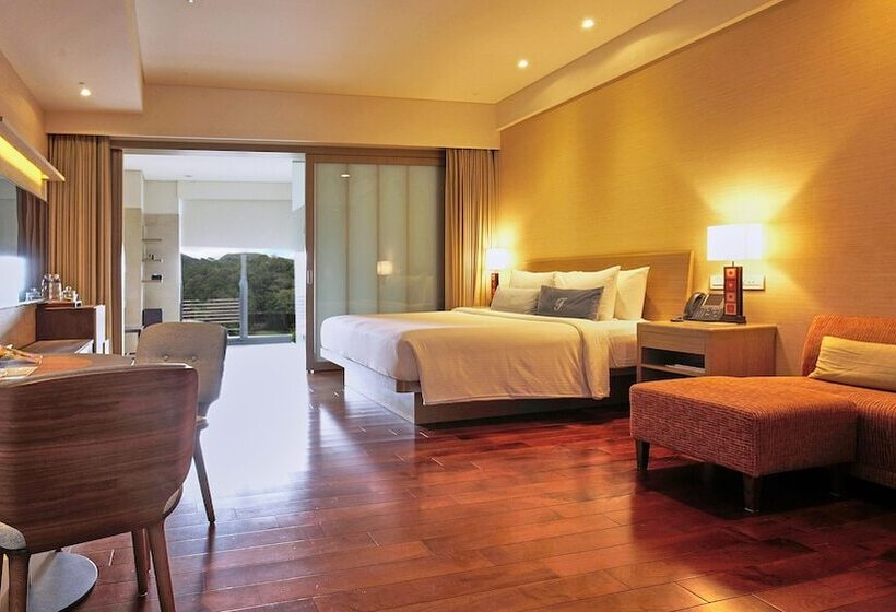 Premium room w/ mountain view, Fleur De Chine