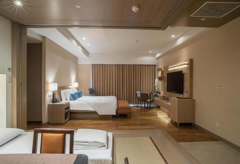 Suite with lake view, Fleur De Chine