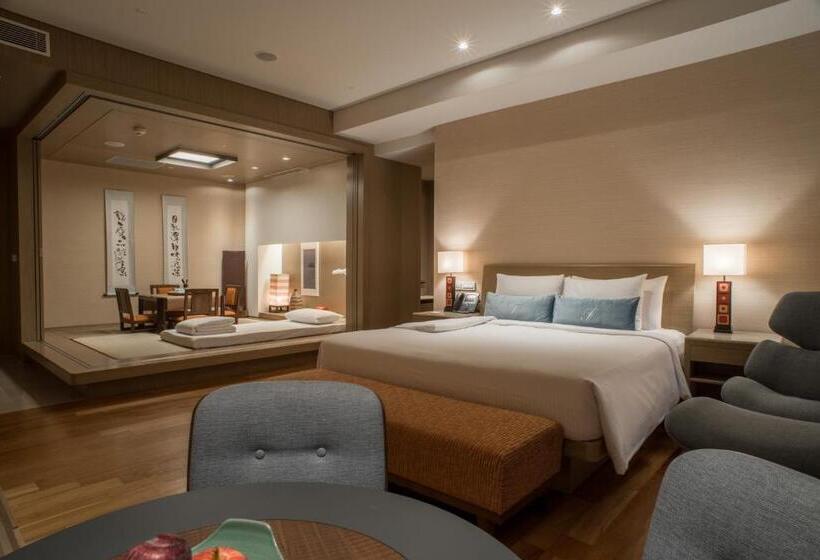 Suite with lake view, Fleur De Chine