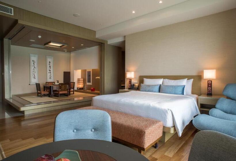 Suite with lake view, Fleur De Chine