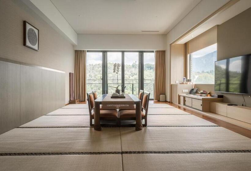 Premium room w/ mountain view, Fleur De Chine