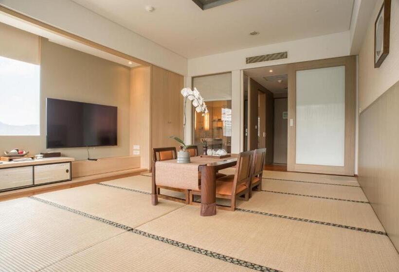 Premium room w/ mountain view, Fleur De Chine