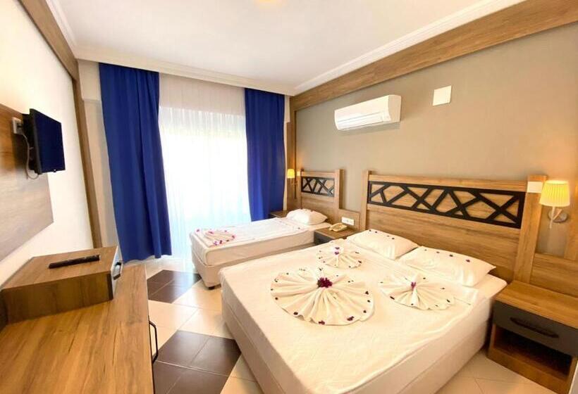 חדר סטנדרט לשלושה, İstanbul Beach