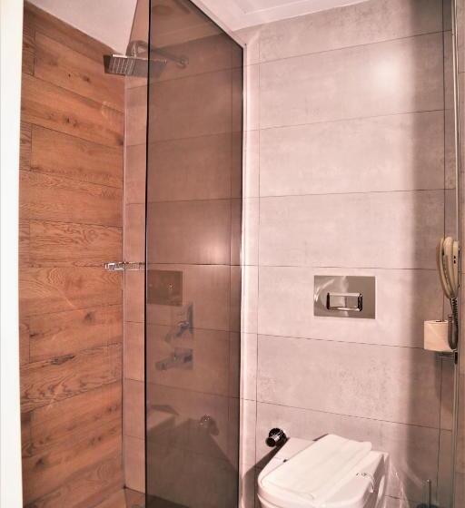 חדר סטנדרט לשלושה, İstanbul Beach