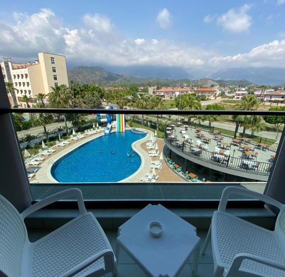 חדר משפחתי, İstanbul Beach