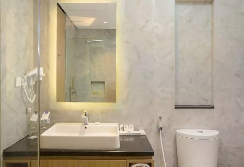 اتاق لوکس با بالکن, Swiss Belhotel Papua