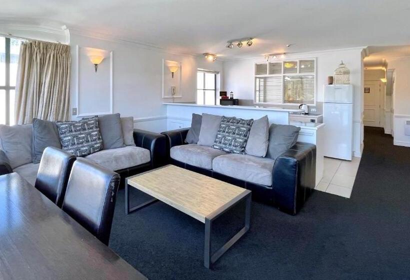 1 Bedroom Penthouse Apartment, The Waterfront