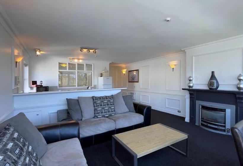 1 Bedroom Penthouse Apartment, The Waterfront