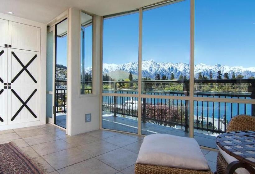 Executive-sviitti, The Waterfront