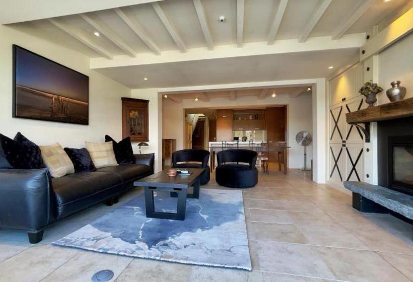 Executive-sviitti, The Waterfront