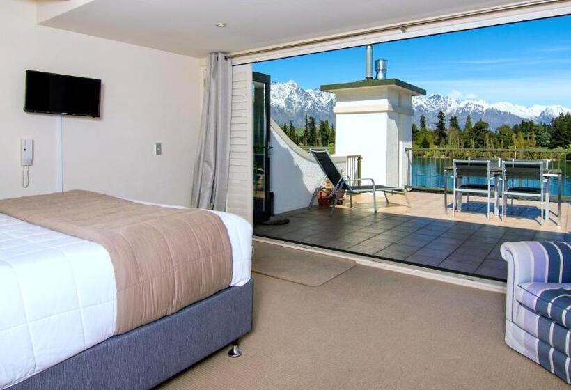 Executive-sviitti, The Waterfront