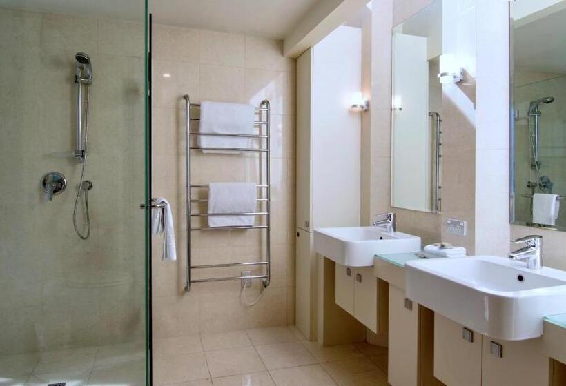 Executive-sviitti, The Waterfront