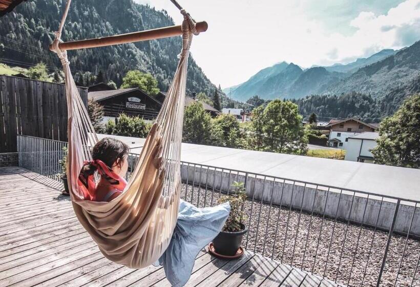 １ベッドルームペントハウスアパート, Active By Leitner S