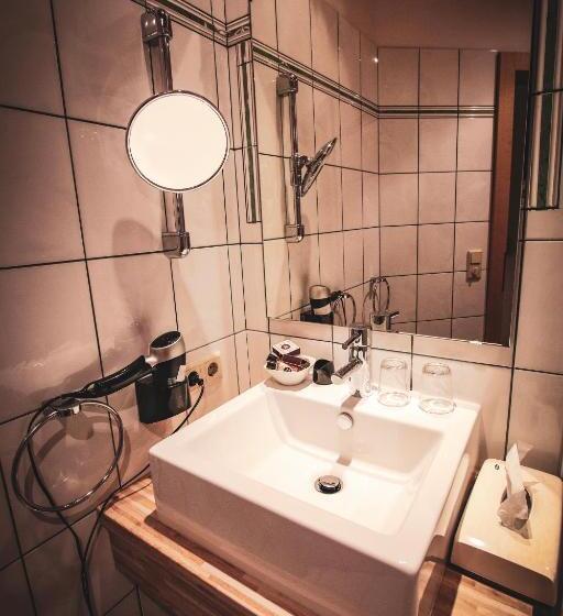 ２ベッドルームアパートメント, Active By Leitner S