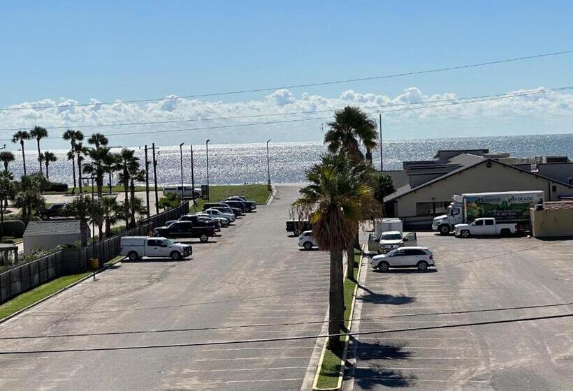 스위트 킹사이즈 침대, Baymont By Wyndham Galveston