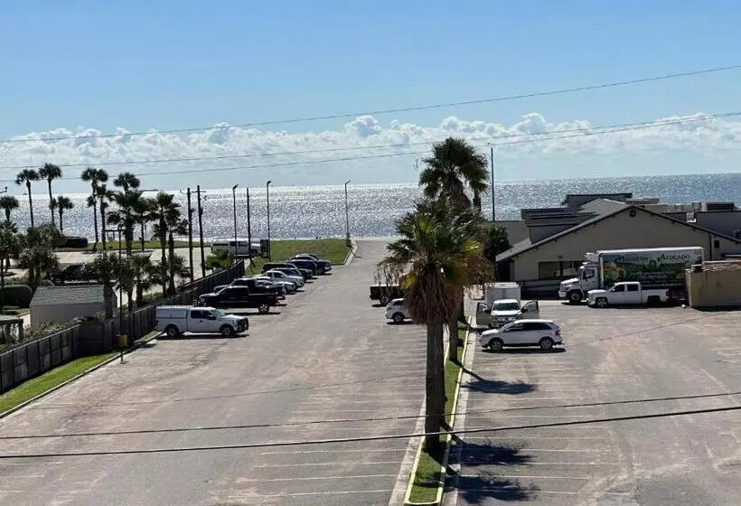 キングサイズベッドのスイートルーム, Baymont By Wyndham Galveston