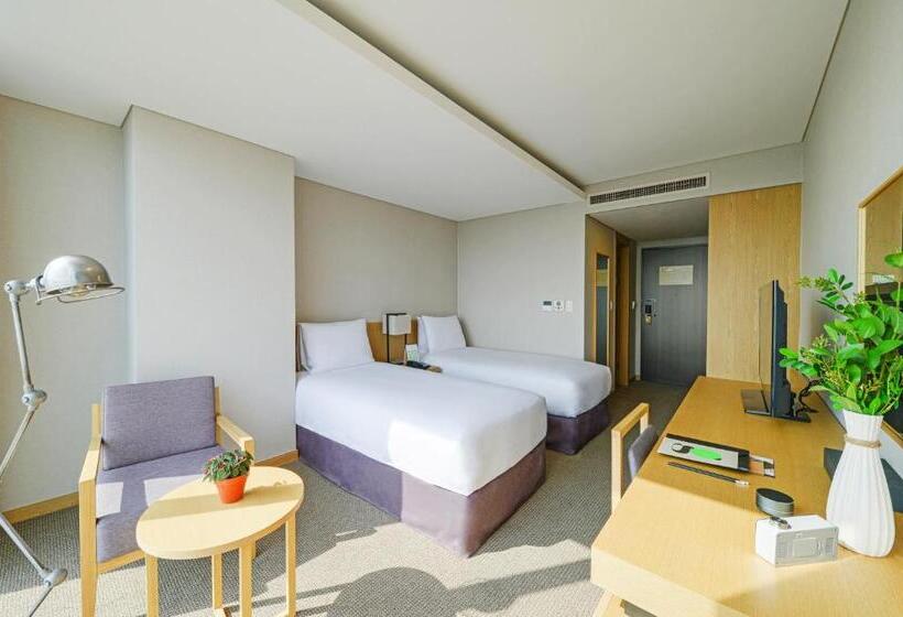 اتاق لوکس با چشمانداز شهر, Harbor Park