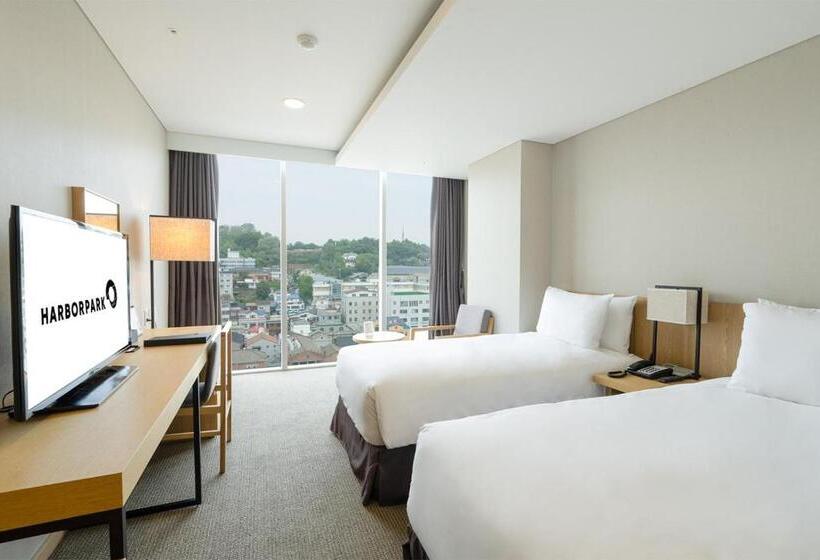 اتاق لوکس با چشمانداز شهر, Harbor Park