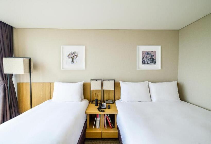 اتاق لوکس خانوادگی, Harbor Park