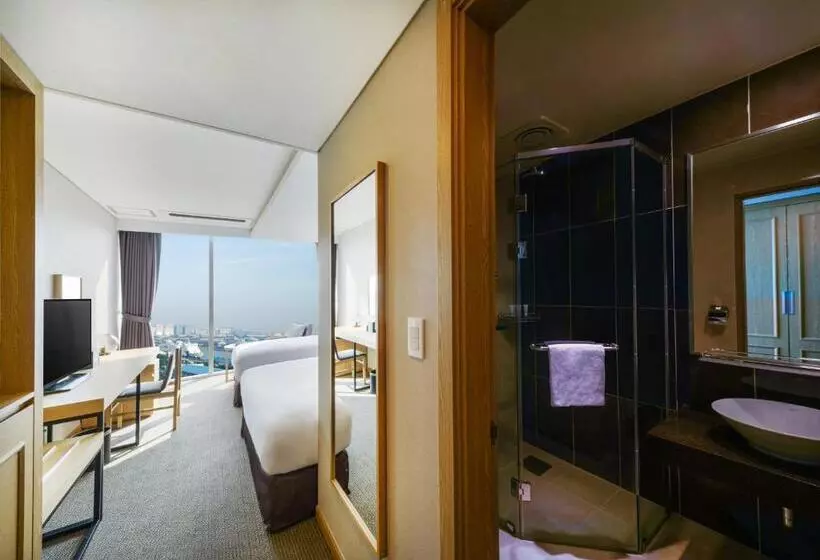 Deluxe Family Room