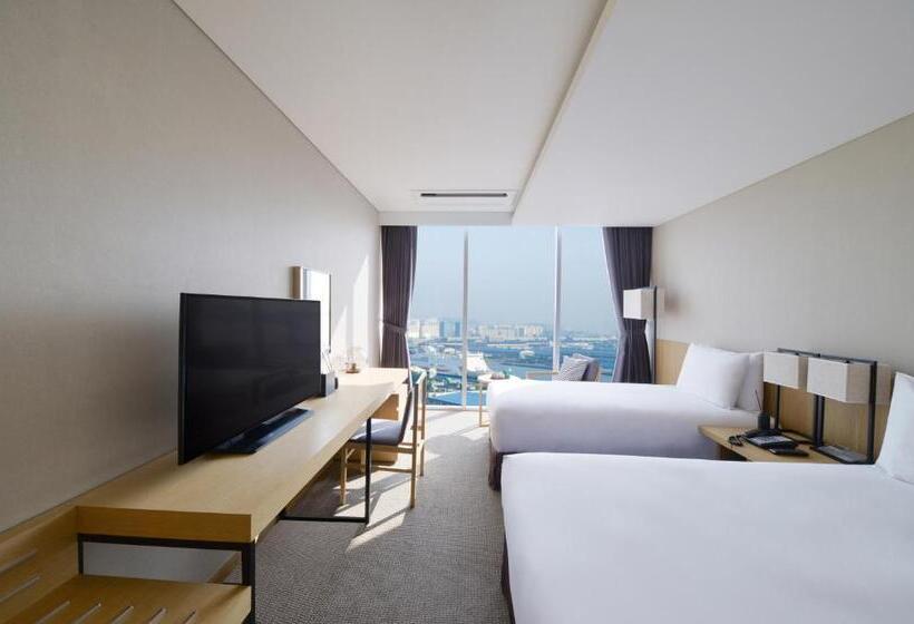 اتاق لوکس خانوادگی, Harbor Park